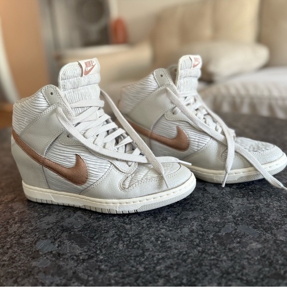 Nike Size 8 Women's White and Rose Gold High-Top Sneakers - Picture 4 of 9